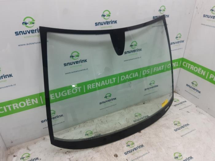 Framruta från en Opel Corsa E 1.4 16V 2018