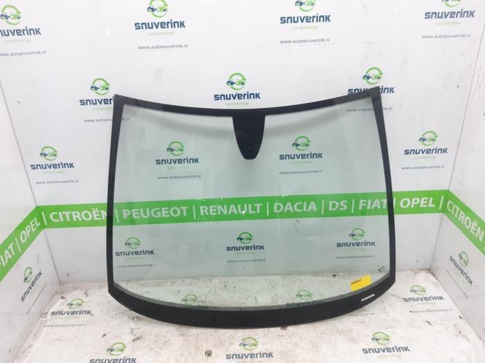 Framruta från en Opel Corsa E 1.4 16V 2018