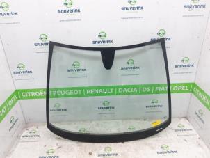 Używane Szyba przednia Opel Corsa E 1.4 16V Cena na żądanie oferowane przez Snuverink Autodemontage