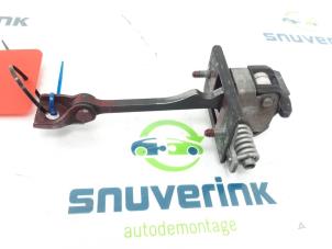 Begagnade Dörrstopp, 2-dörrars, vänster Citroen DS3 (SA) 1.6 HDiF 16V Pris € 20,00 Marginaltabell erbjuds av Snuverink Autodemontage