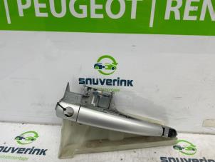 Gebruikte Greep achterdeur Bus-Bestel Fiat Scudo (270) 1.6 D Multijet DPF Prijs € 20,00 Margeregeling aangeboden door Snuverink Autodemontage