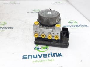 Begagnade ABS-pump Peugeot 208 I (CA/CC/CK/CL) 1.6 Blue HDi 100 Pris € 135,00 Marginaltabell erbjuds av Snuverink Autodemontage