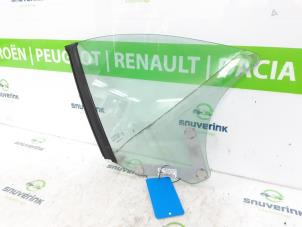 Używane Szyba prawa tylna wersja 2-drzwiowa Peugeot 207 CC (WB) 1.6 16V Cena € 25,33 Procedura marży oferowane przez Snuverink Autodemontage