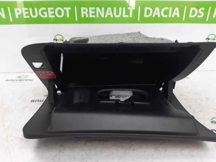 Handskfack från en Citroën C4 Berline (NC) 1.6 16V GT THP 2010