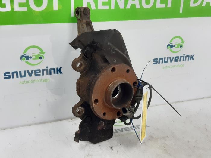 Fusee links-voor van een Alfa Romeo MiTo (955) 1.4 16V 2009