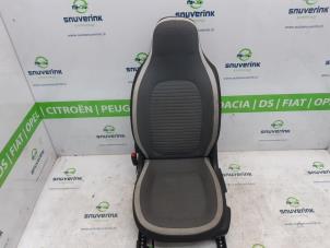 Gebruikte Stoel links Renault Twingo III (AH) 1.0 SCe 70 12V Prijs € 124,98 Margeregeling aangeboden door Snuverink Autodemontage