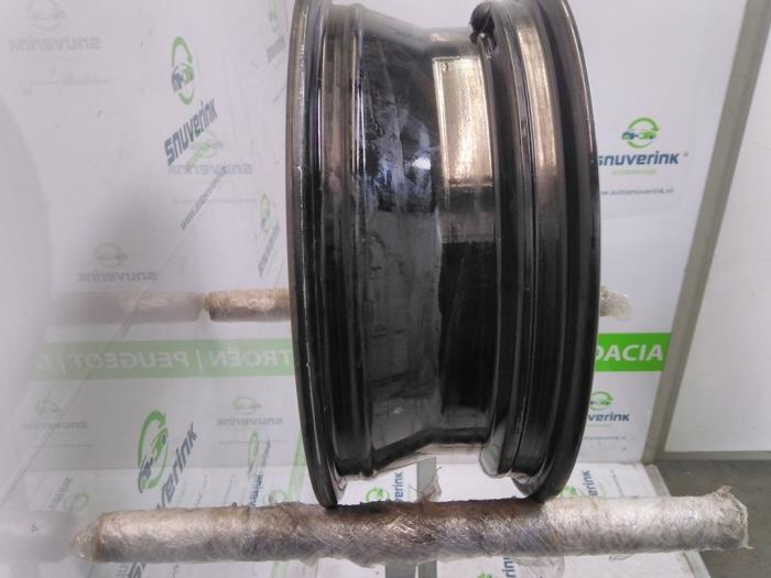 Hjul från en Renault Twingo III (AH) ZE R80 2021