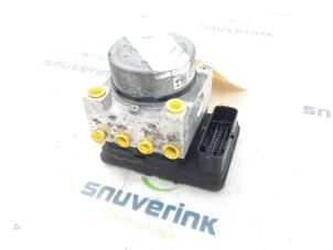 Używane Pompa ABS Renault Megane IV Estate (RFBK) 1.5 Energy dCi 110 Cena € 184,98 Procedura marży oferowane przez Snuverink Autodemontage