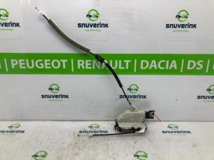 Begagnade Dörrlåsmekanism, 2-dörrars, höger Peugeot Partner (GC/GF/GG/GJ/GK) 1.6 BlueHDi 100 Pris € 42,35 Inklusive moms erbjuds av Snuverink Autodemontage
