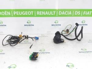 Używane Zestaw przewodów haka holowniczego DS Automobiles DS 3/Crossback (UC/UJ/UR) 1.2 12V PureTech 130 Cena € 115,00 Procedura marży oferowane przez Snuverink Autodemontage