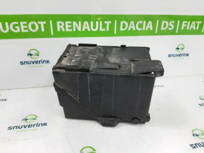 Batterilåda från en Peugeot 308 (4A/C) 1.4 VTI 16V 2008
