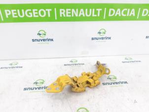 Begagnade Gångjärn, bakdörr, vänster Fiat Ducato (250) 2.2 D 140 Multijet 3 Pris € 42,34 Inklusive moms erbjuds av Snuverink Autodemontage