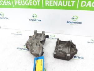 Gebruikte Dynamosteun boven Peugeot 206 (2A/C/H/J/S) 1.6 16V Prijs € 25,00 Margeregeling aangeboden door Snuverink Autodemontage