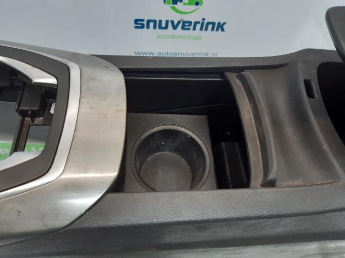 Mittkonsol från en Peugeot 308 (L3/L8/LB/LH/LP) 1.2 12V e-THP PureTech 110 2018