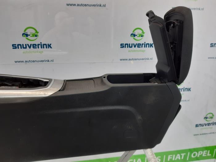 Mittkonsol från en Peugeot 308 (L3/L8/LB/LH/LP) 1.2 12V e-THP PureTech 110 2018