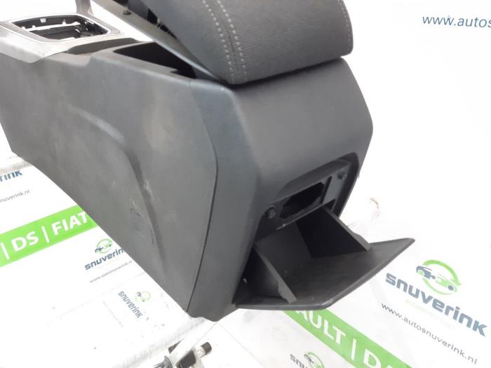 Mittkonsol från en Peugeot 308 (L3/L8/LB/LH/LP) 1.2 12V e-THP PureTech 110 2018