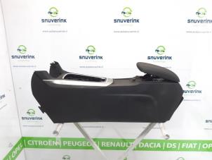 Begagnade Mittkonsol Peugeot 308 (L3/L8/LB/LH/LP) 1.2 12V e-THP PureTech 110 Pris € 90,00 Marginaltabell erbjuds av Snuverink Autodemontage