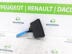 Używane Element deski rozdzielczej Peugeot 5008 I (0A/0E) 1.6 HDiF 16V Cena € 31,49 Procedura marży oferowane przez Snuverink Autodemontage