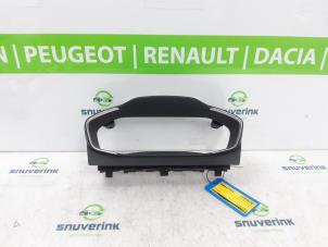 Gebruikte Dashboard deel Peugeot 2008 (UD/UK/UR/US/UX) 1.2 VTi 12V PureTech 100 Prijs € 58,08 Inclusief btw aangeboden door Snuverink Autodemontage