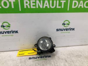 Gebruikte Mistlamp rechts-voor Renault Captur (2R) 1.2 TCE 16V EDC Prijs € 30,00 Margeregeling aangeboden door Snuverink Autodemontage