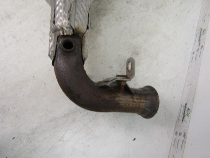 Katalytisk avgasrenare från en Peugeot 3008 II (M4/MC/MJ/MR) 1.2 12V e-THP PureTech 130 2017