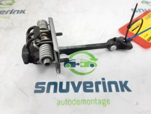 Begagnade Dörrstopp, 2-dörrars, vänster Citroen DS3 (SA) 1.6 VTi 120 16V Pris € 20,00 Marginaltabell erbjuds av Snuverink Autodemontage