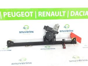 Begagnade Fönstermekanism, 2-dörrars, höger fram Fiat Ducato (250) 2.0 D 115 Multijet Pris € 42,34 Inklusive moms erbjuds av Snuverink Autodemontage