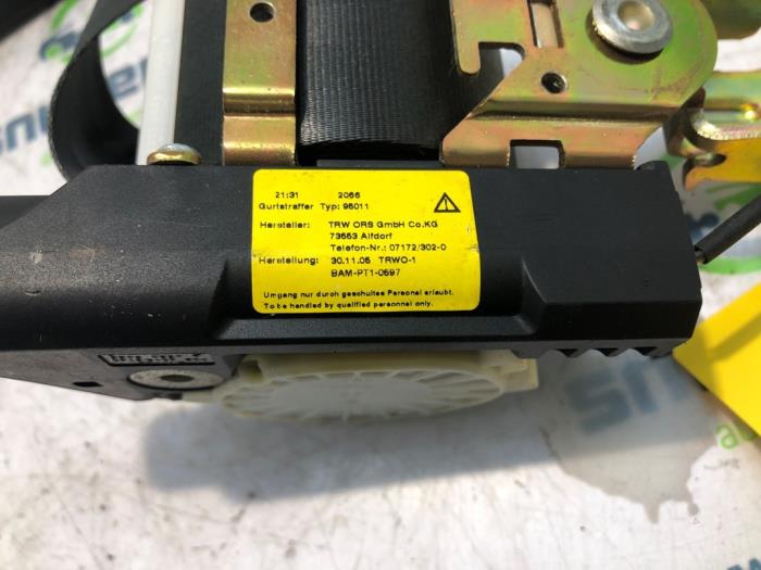 Veiligheidsgordel rechts-voor van een Renault Clio III (BR/CR) 1.4 16V 2006