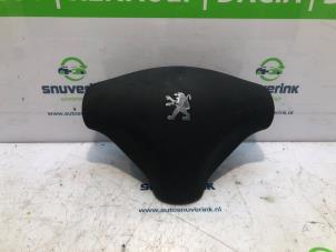 Używane Poduszka powietrzna lewa (kierownica) Peugeot 107 1.0 12V Cena € 67,50 Procedura marży oferowane przez Snuverink Autodemontage