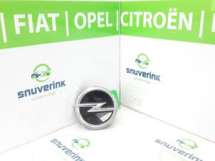 Gebruikte Handgreep Achterklep Opel Corsa F (UB/UH/UP) 1.2 12V 75 Prijs € 40,50 Margeregeling aangeboden door Snuverink Autodemontage