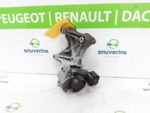 Begagnade Övre fäste, generator Renault Trafic (1FL/2FL/3FL/4FL) 1.6 dCi 90 Pris € 42,33 Inklusive moms erbjuds av Snuverink Autodemontage