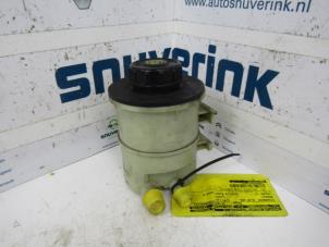 Begagnade Styrservotank Renault Laguna II (BG) 1.8 16V Pris € 25,33 Marginaltabell erbjuds av Snuverink Autodemontage