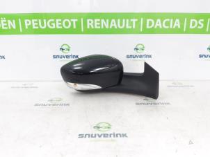 Begagnade Skärmspegel, höger Renault Zoé (AG) R90 Pris € 193,60 Inklusive moms erbjuds av Snuverink Autodemontage