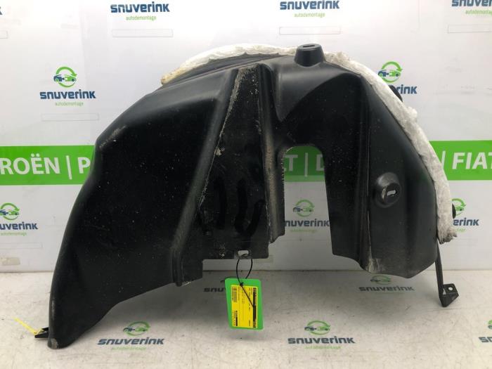 Isolering, hjulhus från en Opel Crossland (X) 1.2 Turbo 12V 2021