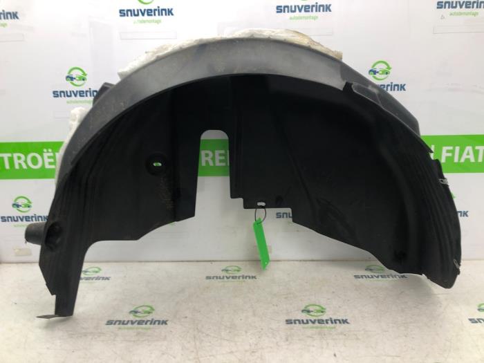 Isolering, hjulhus från en Opel Crossland (X) 1.2 Turbo 12V 2021