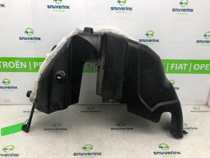 Isolering, hjulhus från en Opel Crossland (X) 1.2 Turbo 12V 2021