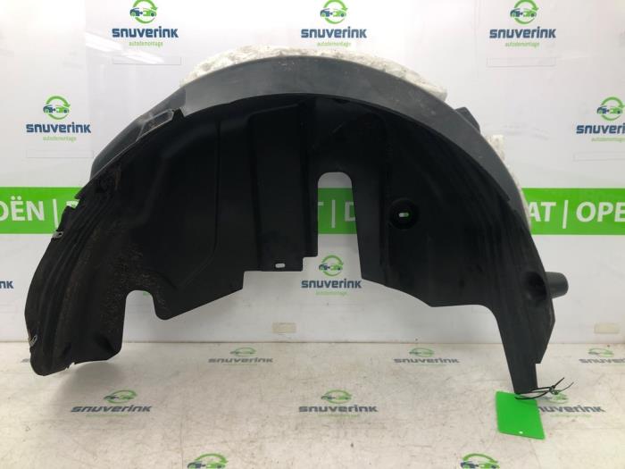 Isolering, hjulhus från en Opel Crossland (X) 1.2 Turbo 12V 2021