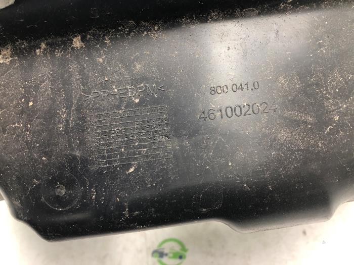 Isolering, hjulhus från en Opel Crossland (X) 1.2 Turbo 12V 2021