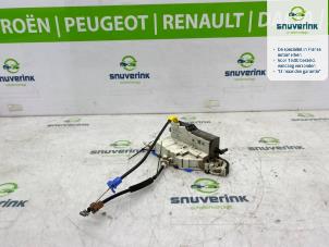 Gebruikte Slotmechaniek achterdeur Bus-Bestel Peugeot Expert (G9) 1.6 HDi 90 Prijs € 36,30 Inclusief btw aangeboden door Snuverink Autodemontage
