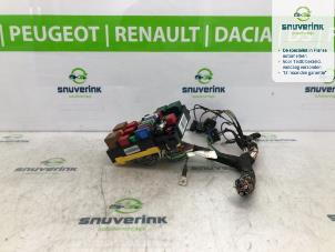 Begagnade Säkringsbox Citroen C3 (SX/SW) 1.2 12V e-THP PureTech 110 Pris € 49,98 Marginaltabell erbjuds av Snuverink Autodemontage