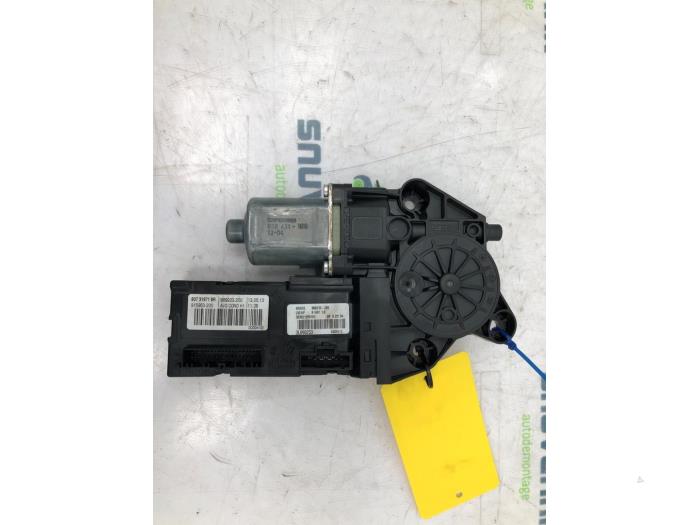 Fönstermekanism, 4-dörrars, vänster fram från en Renault Scénic III (JZ) 1.5 dCi 110 2013