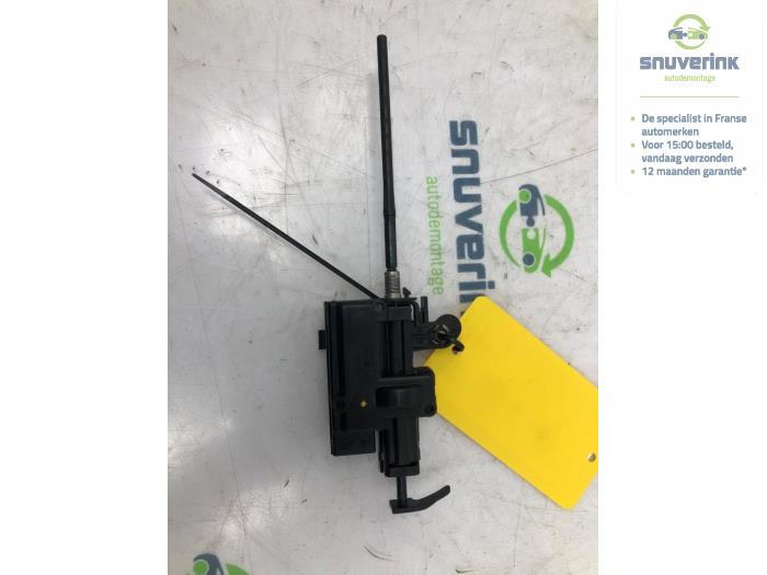 Tanklåsmotor från en Renault Scénic III (JZ) 1.5 dCi 110 2013