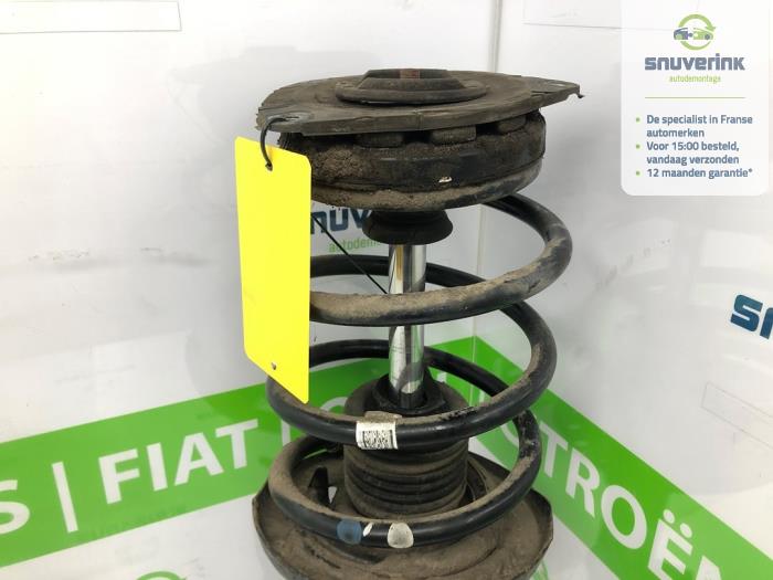 Stötdämparstång, vänster fram från en Renault Scénic III (JZ) 1.5 dCi 110 2013