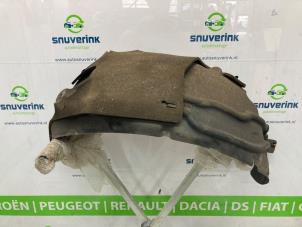 Begagnade Isolering, hjulhus DS Automobiles DS 3/Crossback (UC/UJ/UR) 1.2 12V PureTech 100 Pris € 40,00 Marginaltabell erbjuds av Snuverink Autodemontage