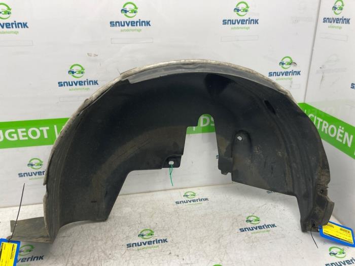 Isolering, hjulhus från en Peugeot 2008 (CU) 1.2 12V e-THP PureTech 130 2018