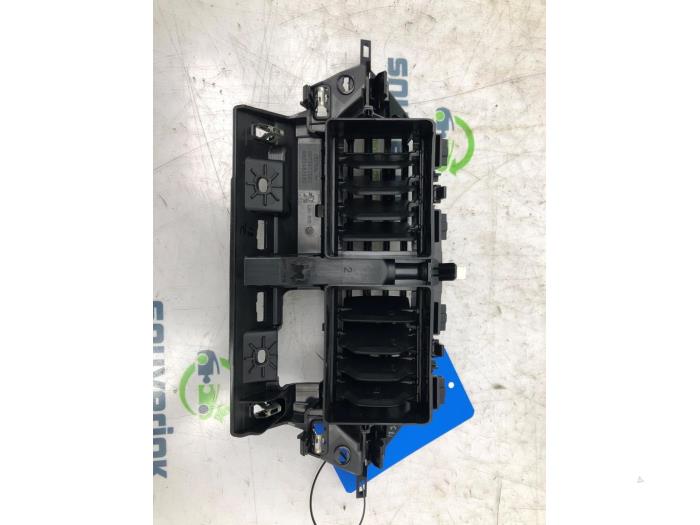 Luchtrooster Dashboard van een Peugeot 208 II (UB/UH/UP) 1.2 Vti 12V PureTech 100 2020