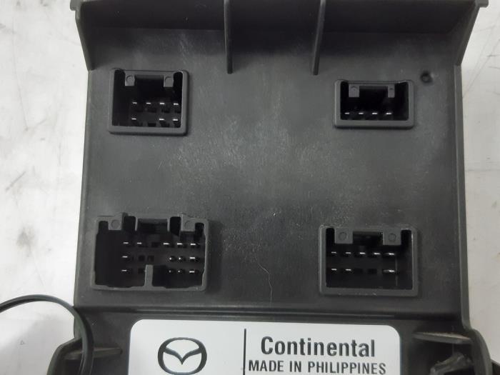 Dator , karosskontroll (BCM) från en Mazda CX-3 (DJ/DK) 2.0 SkyActiv-G 120 2017