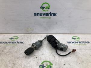 Używane Zestaw zamków Citroen C3 Aircross I (2C/2R) 1.2 e-THP PureTech 110 Cena € 55,00 Procedura marży oferowane przez Snuverink Autodemontage