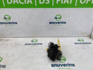 Używane Opornica wentylatora Renault Twingo III (AH) 1.0 SCe 70 12V Cena € 25,00 Procedura marży oferowane przez Snuverink Autodemontage