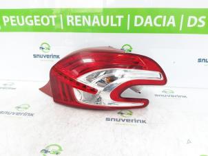 Gebruikte Achterlicht rechts Peugeot 208 I (CA/CC/CK/CL) 1.2 Vti 12V PureTech 82 Prijs € 40,49 Margeregeling aangeboden door Snuverink Autodemontage